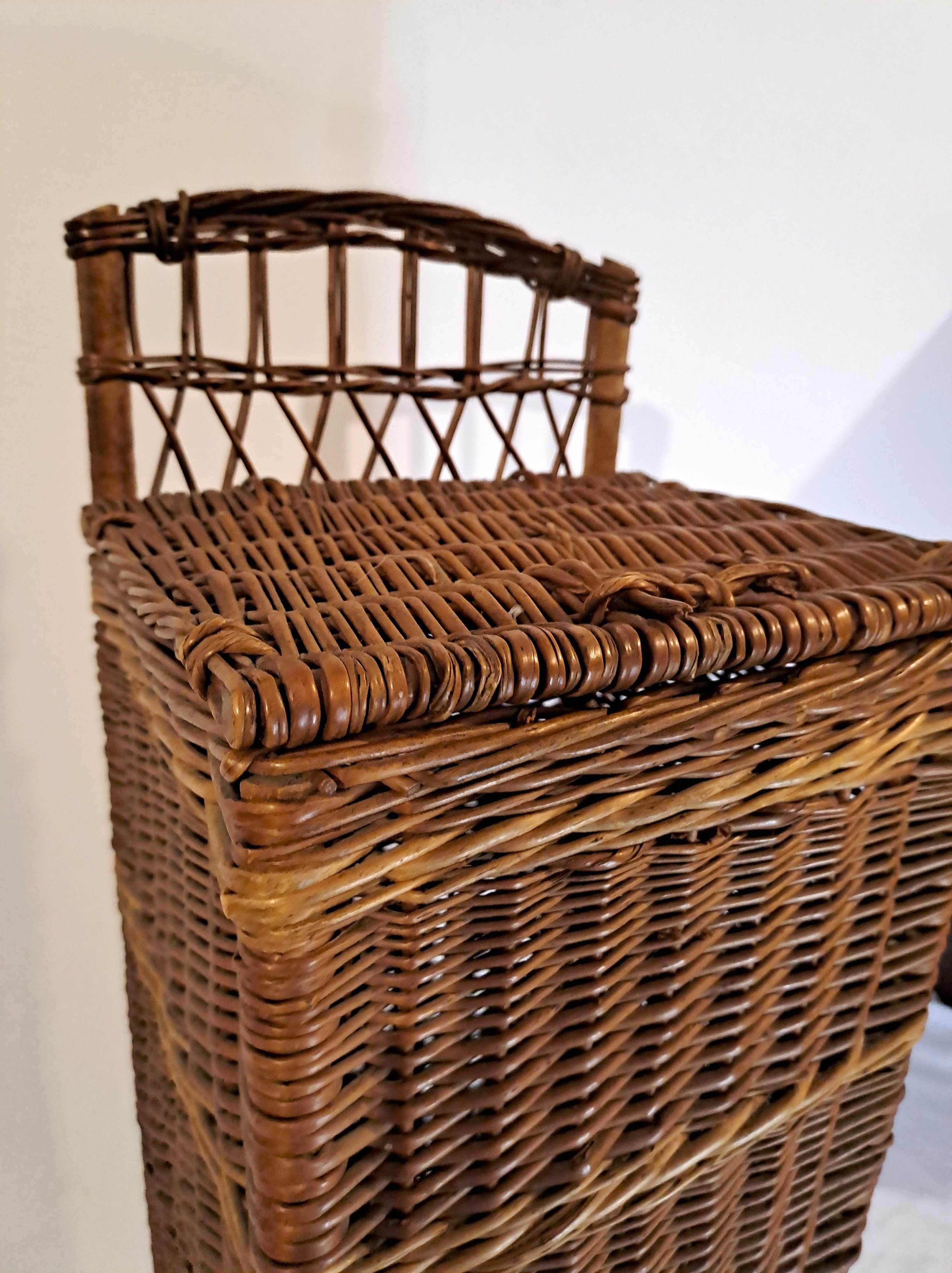 Panier à linge vintage en rotin tressé