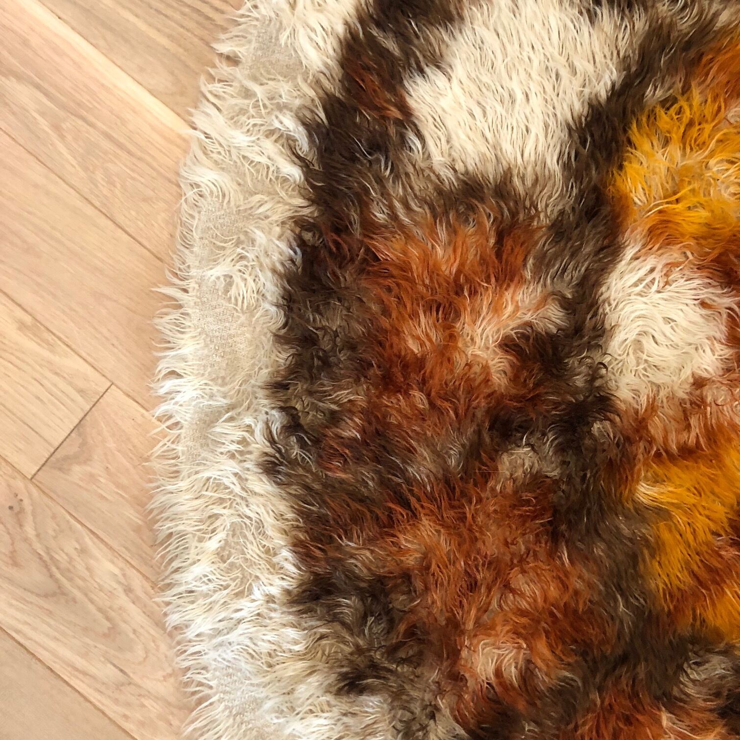 Vintage round carpet with long piles 70s
