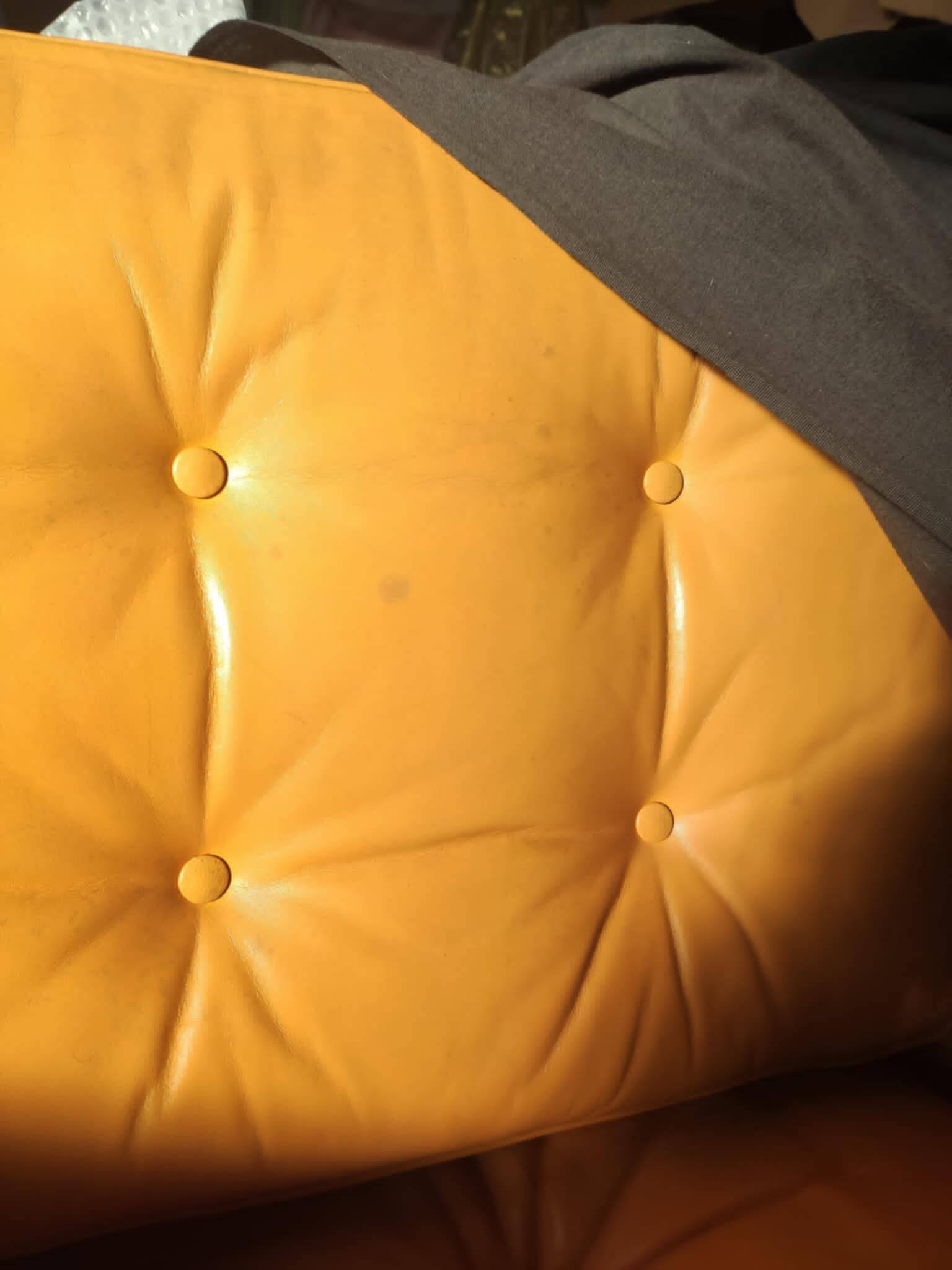 Florence Knoll two-seater sofa in mustard yellow leather, 1970