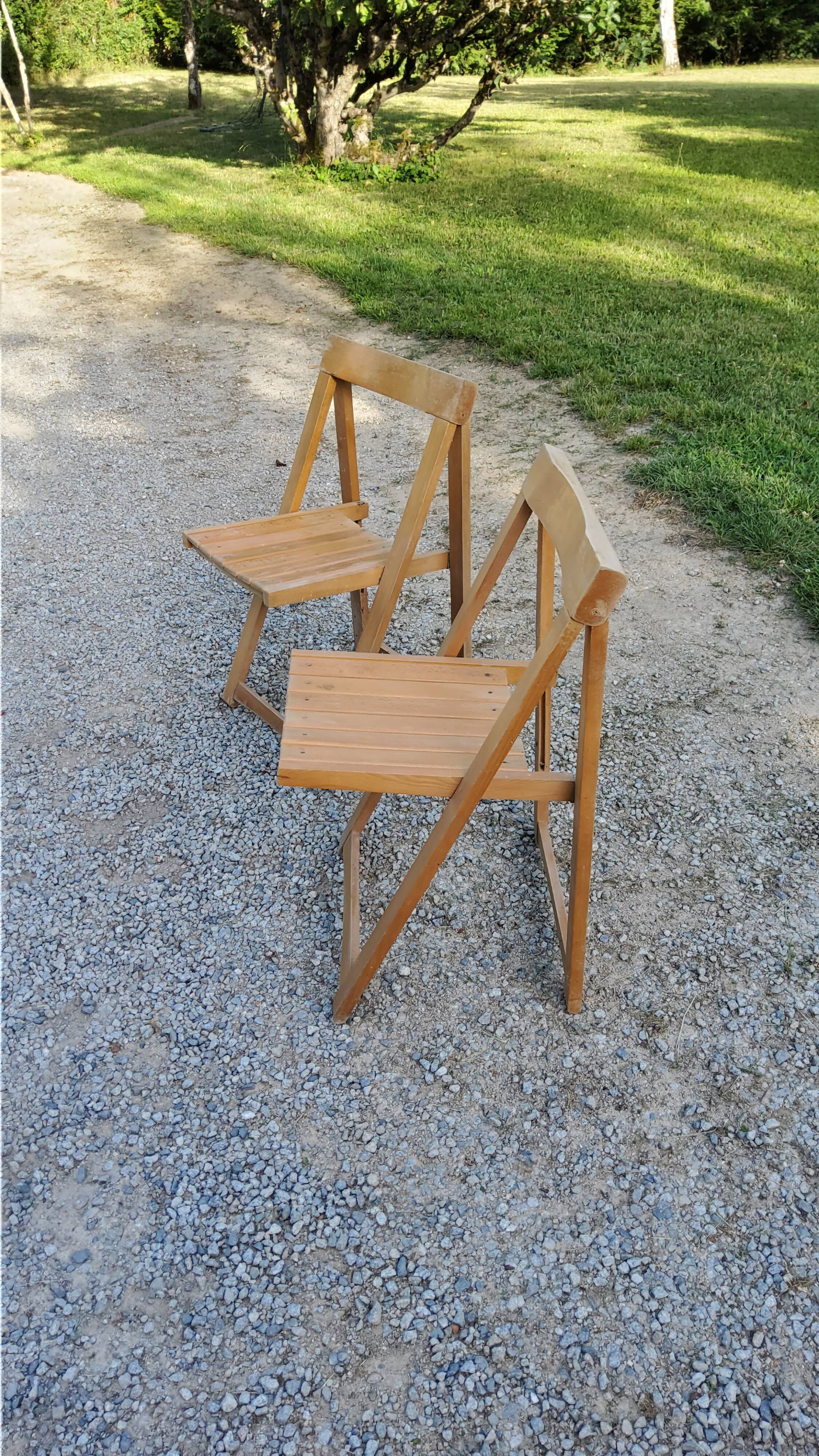Pair of folding chairs with beech slats from the 70s