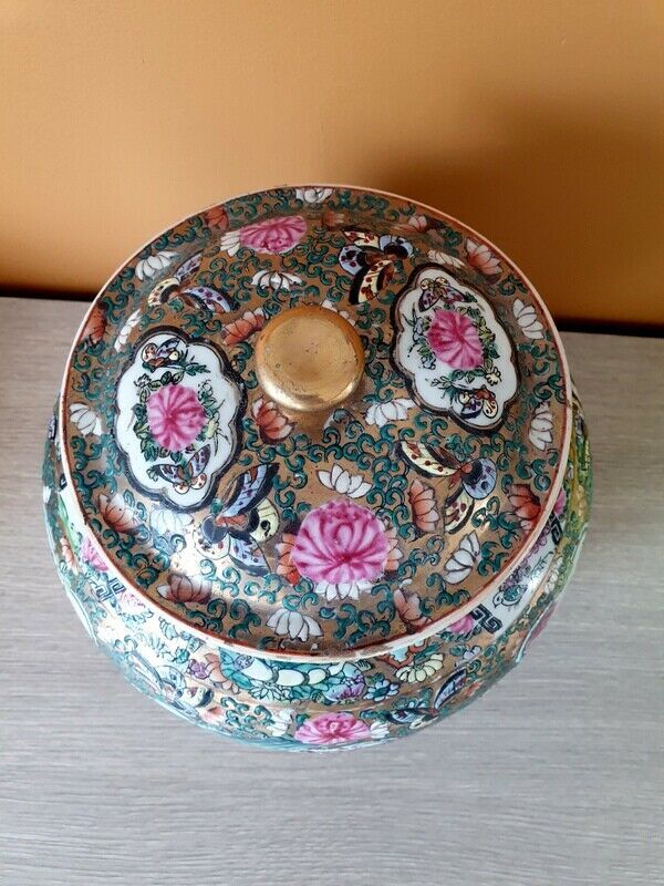 Canton porcelain pot