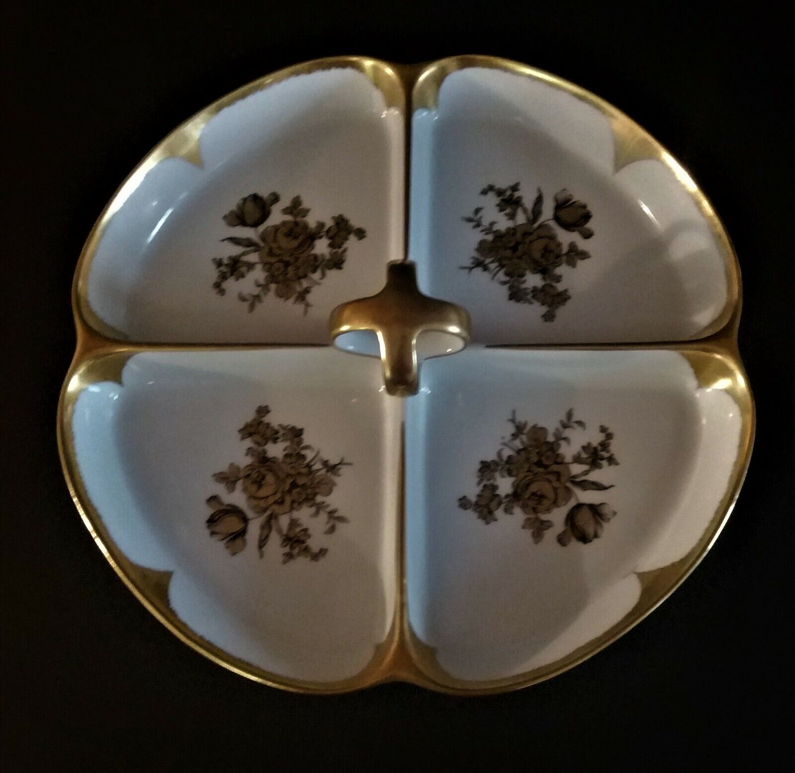 Porcelain flat servant from Limoges Mandavy Marcel