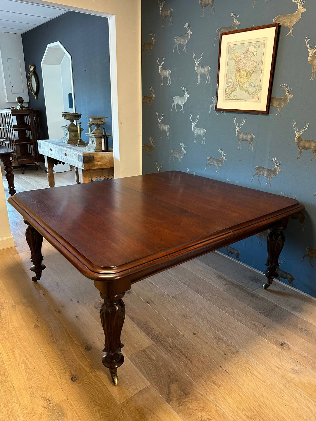 Grande table à manger antique