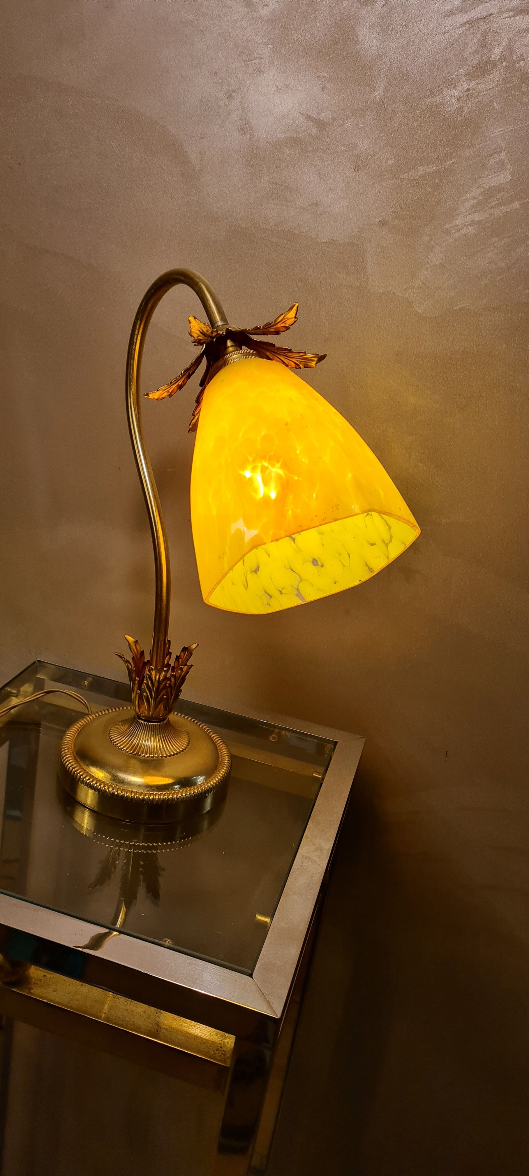Golden steel lamp, with tulip old marbled yellow glass paste,