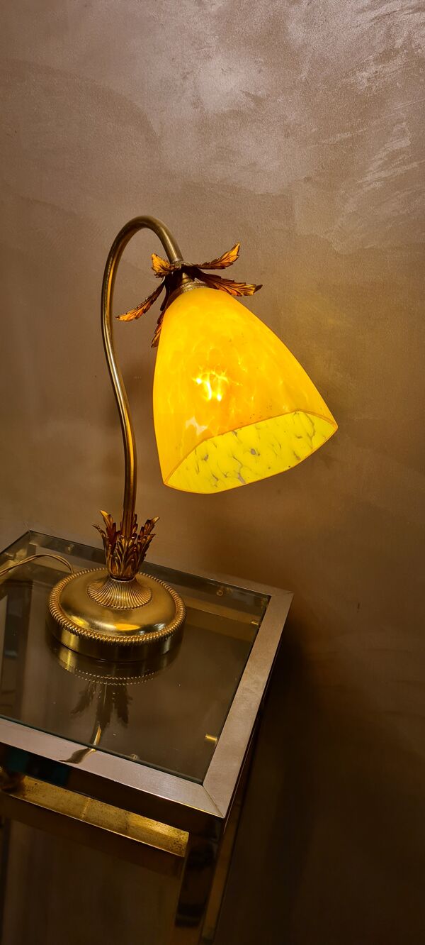 Lampe acier doré avec tulipe pate de verre jaune marbré ancienne,