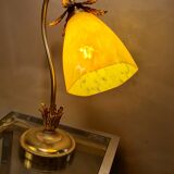 Lampe acier doré avec tulipe pate de verre jaune marbré ancienne,