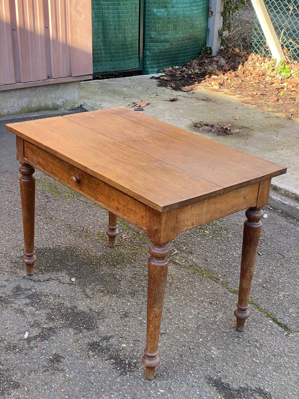 Louis Philippe desk in solid oak from the 19th century.