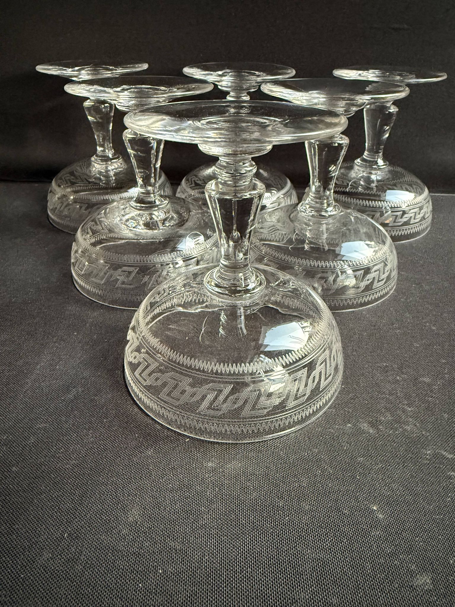 6 coupes à champagne Baccarat gravure Grecque inclinée