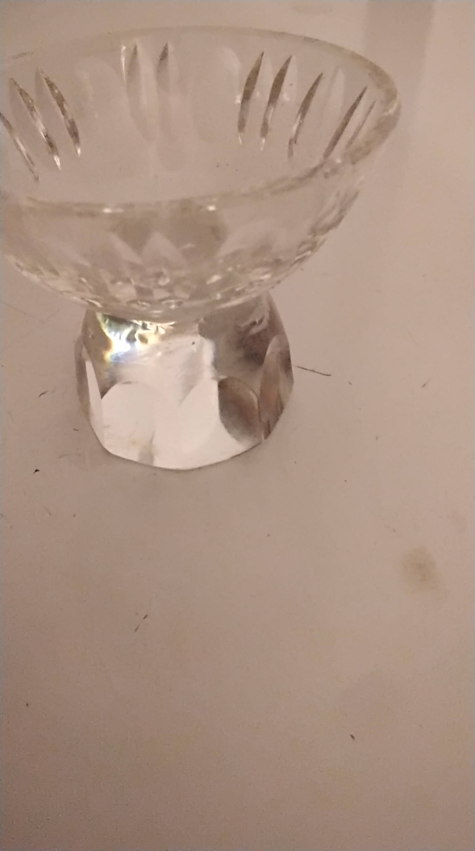 Service 1 carafe, 6 glasses and 1 tray in crystal.