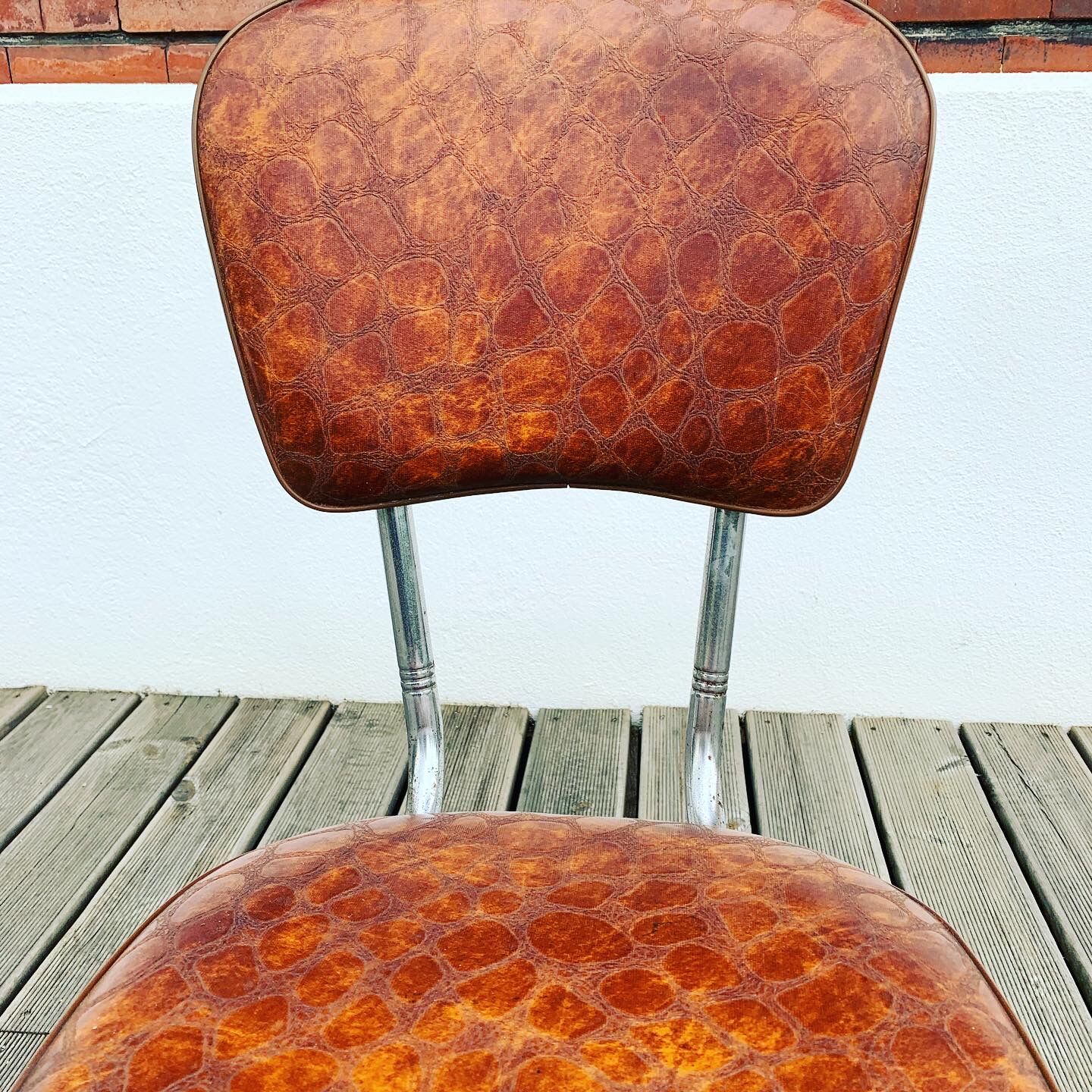 Lot of 4 chairs and 2 70s skai skai brown croc imitation stools