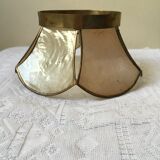 Mother-of-pearl and brass suspension with its collar