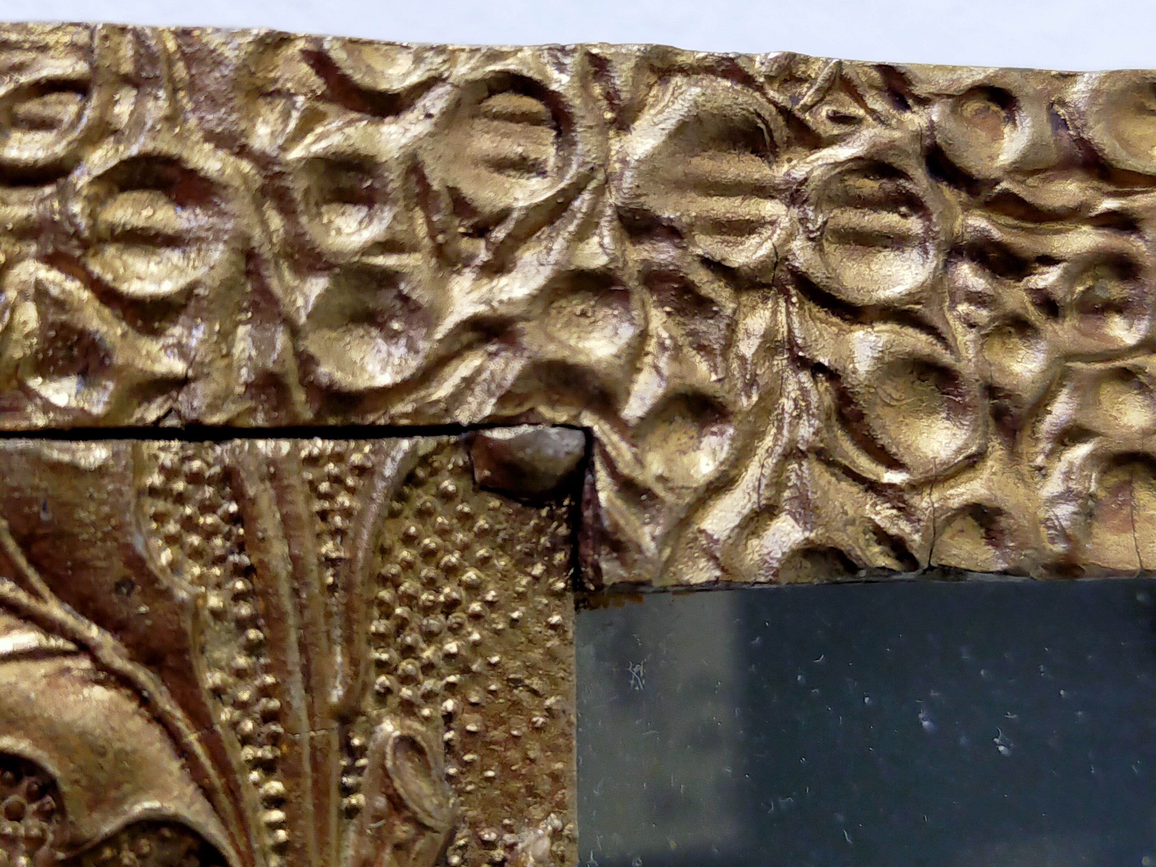 Art-deco gold mirror with vegetal décor  52x31cm