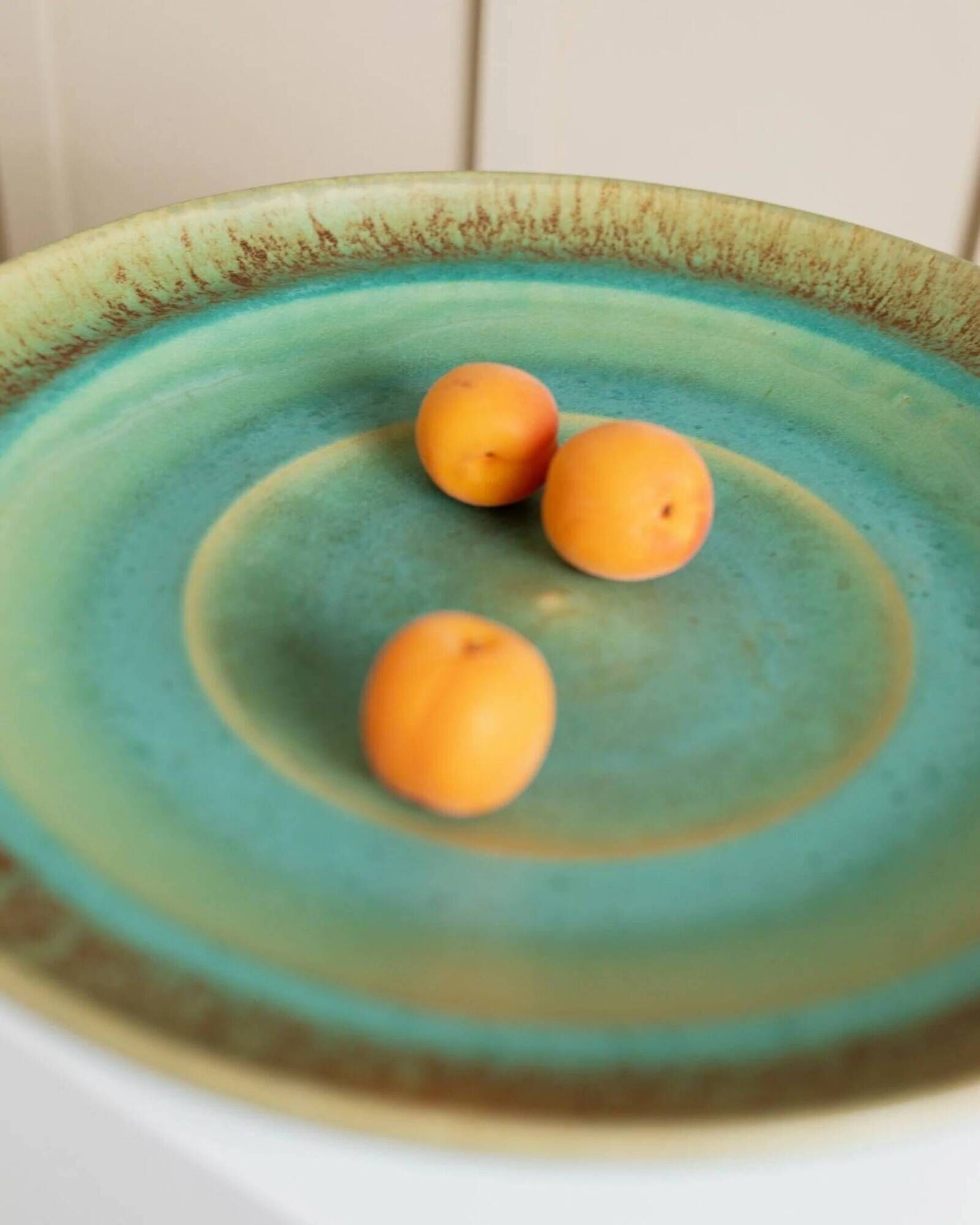 Large vintage studio ceramic bowl XL - organic shape - graduated turquoise green glaze - Denmark 1970s