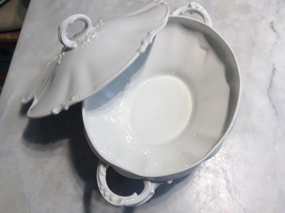 Porcelain soupière