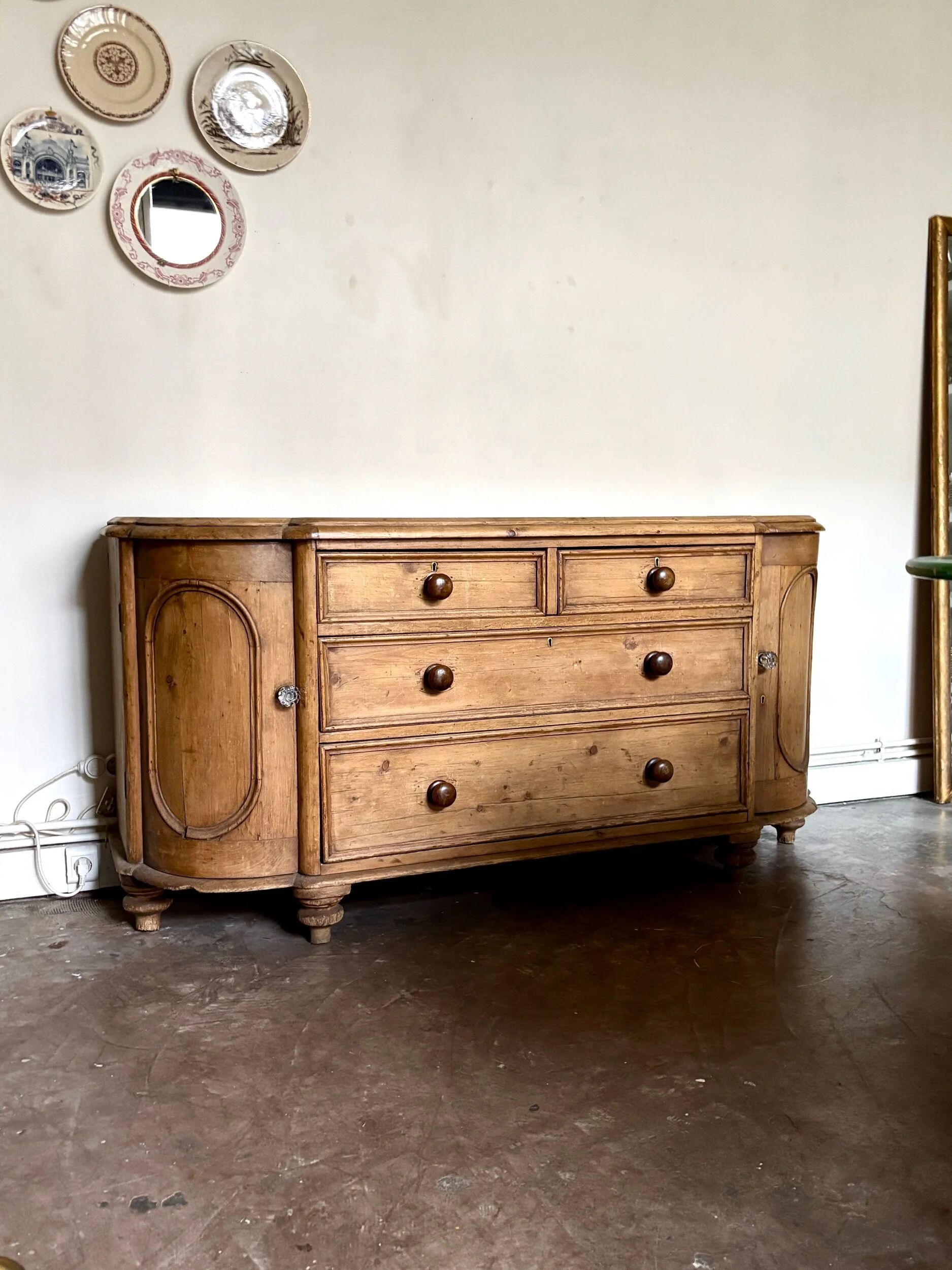 English half-moon sideboard, 2 doors and 4 drawers in light wood, 1930.