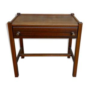 chevet en bois foncé