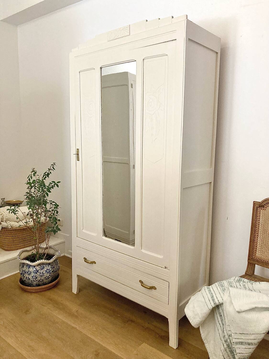 Small Parisian wardrobe