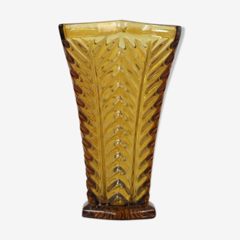 Vase ancien en verre ambré