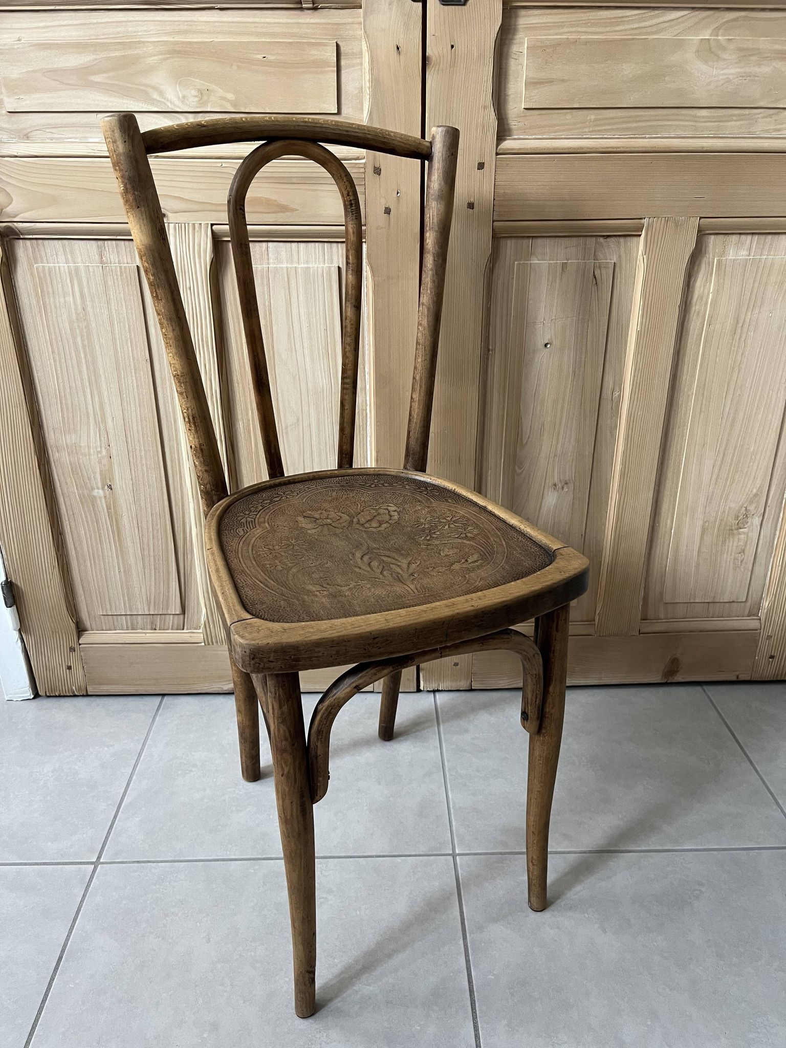 Bistro chair 1900 poppy seat