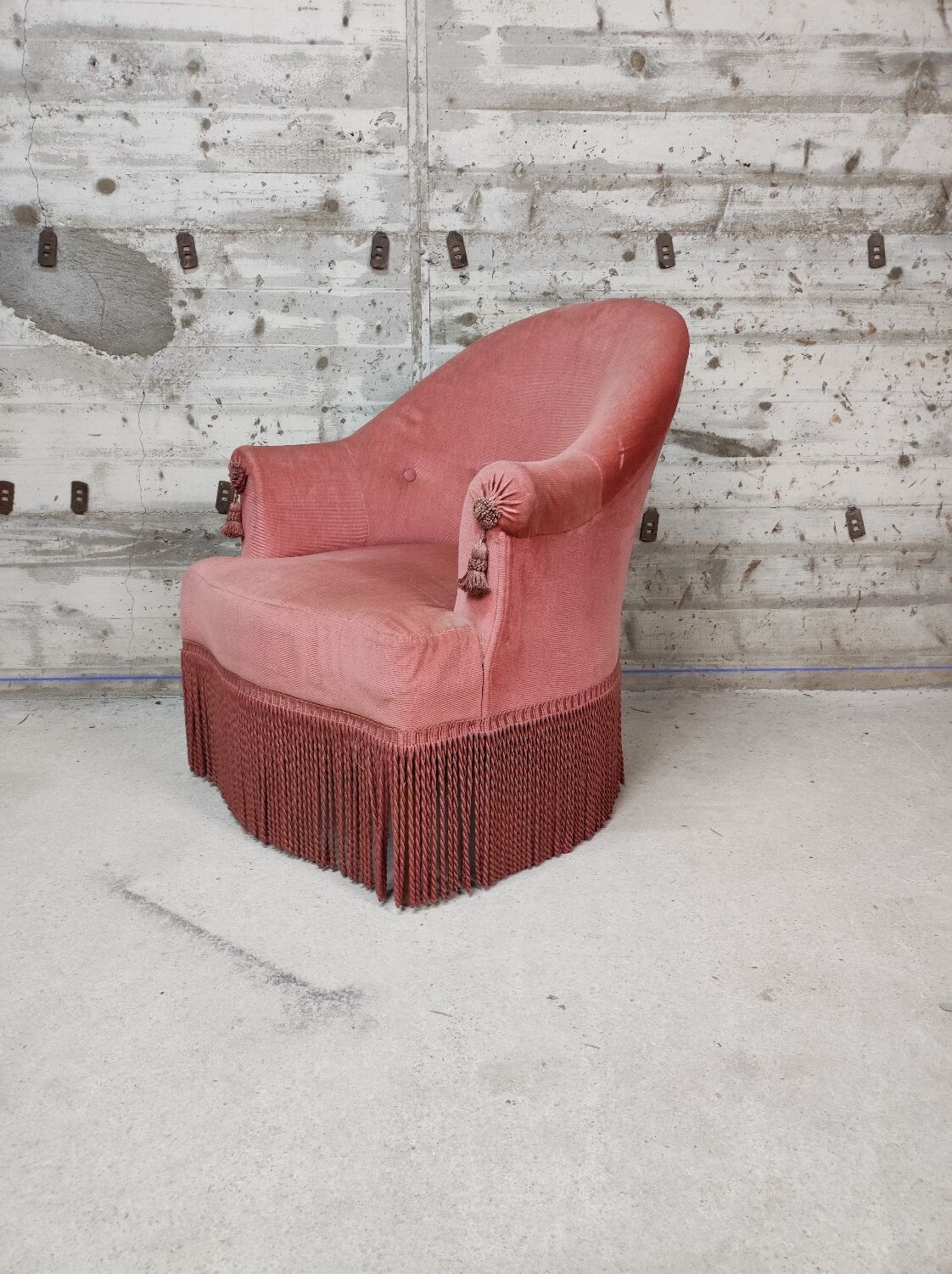 Toad armchair