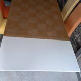 Extendable dining table