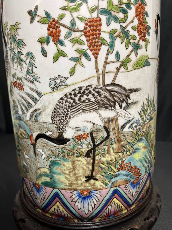 Vase rouleau en porcelaine décor grues et flore, Chine XIXème