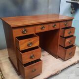 Nineteenth-century chest of drawers in mahogany.