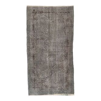 Tapis turc vintage fait main surteint en gris