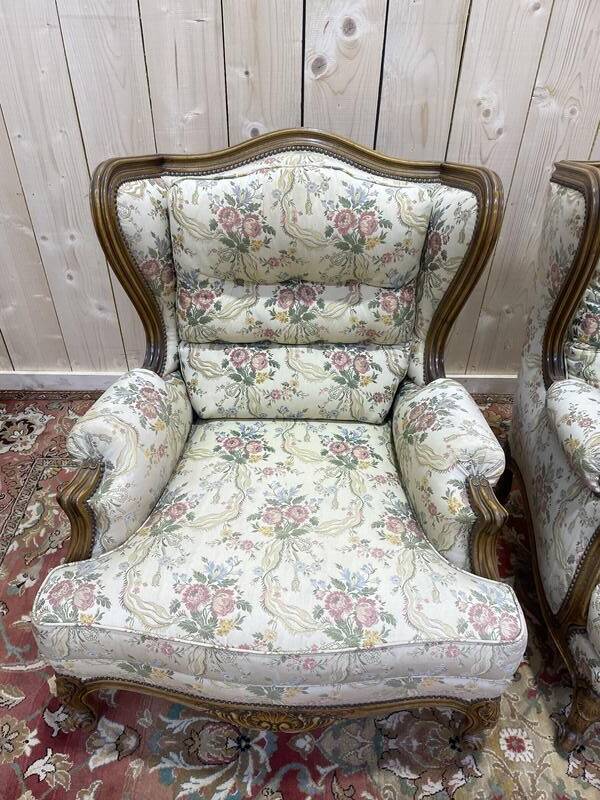 Paire de fauteuils bergères de style Louis XVa oreilles