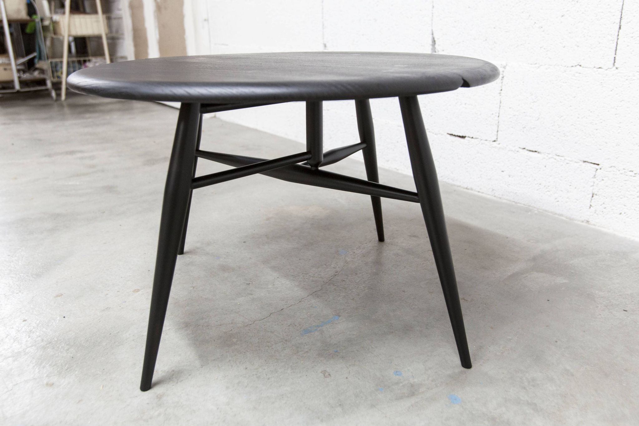Table basse Ercol 1960 modèle 308  coffee table demi lune noir mate