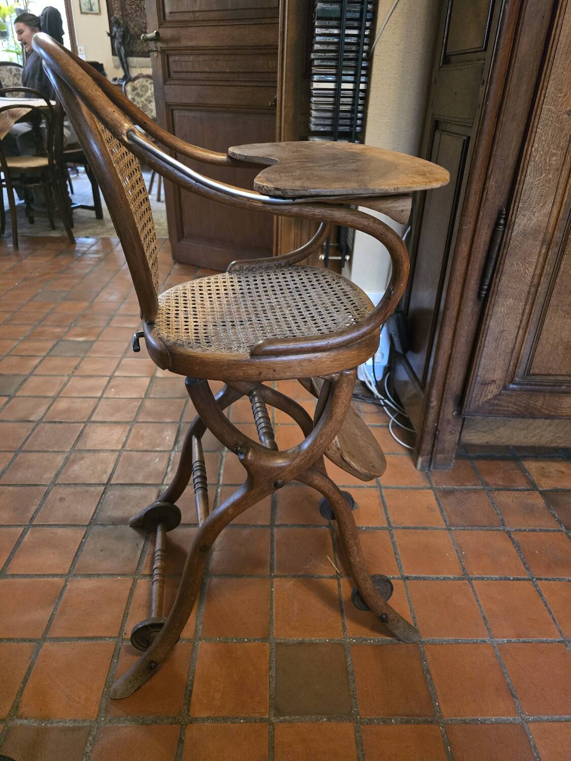 Chaise haute enfant , thonet