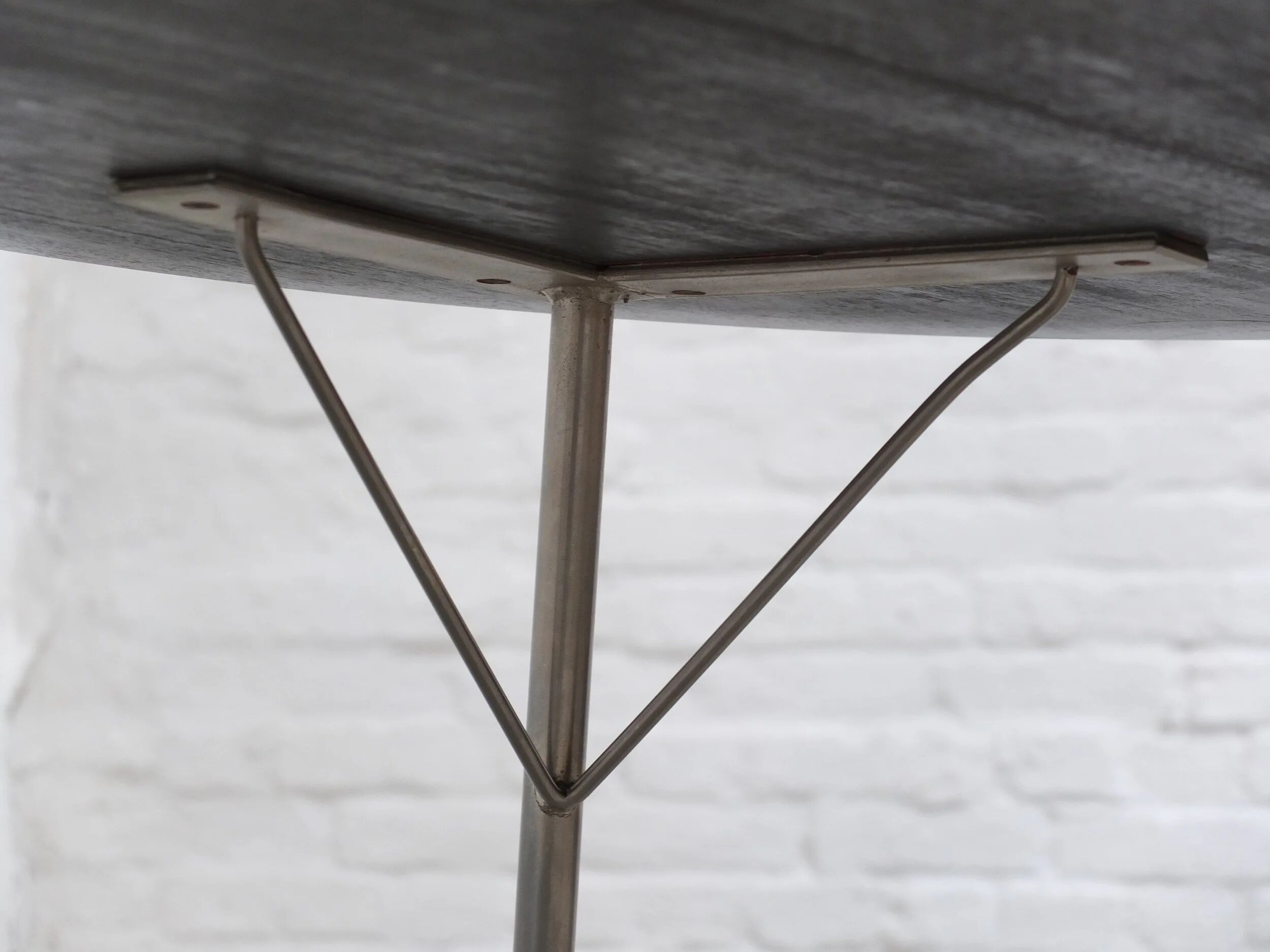 Rare 'Egg' table by Arne Jacobsen for Fritz Hansen, 1952