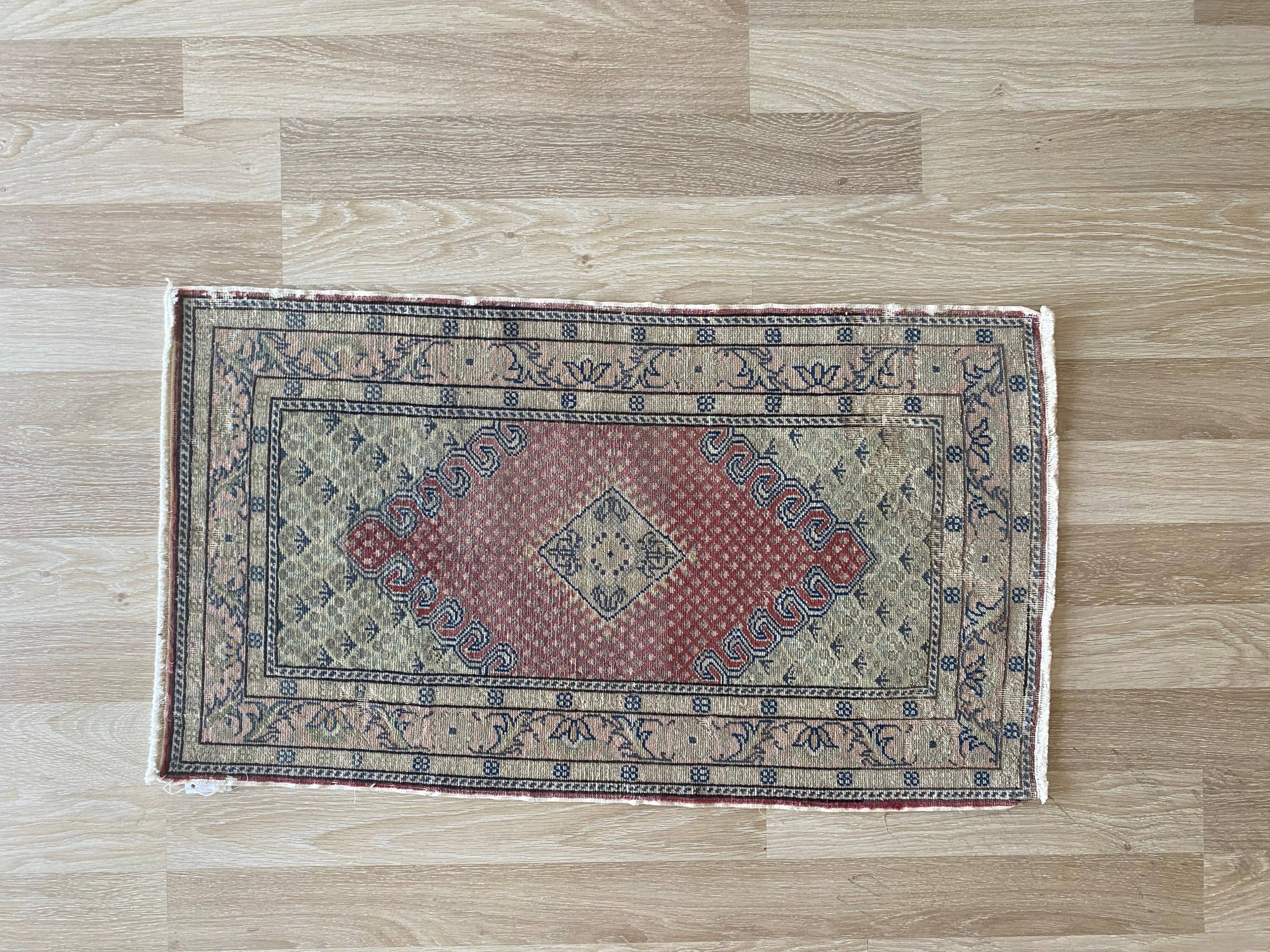 Small Vintage Rug – Hand-Knotted Turkish Rug 58x100 Cm