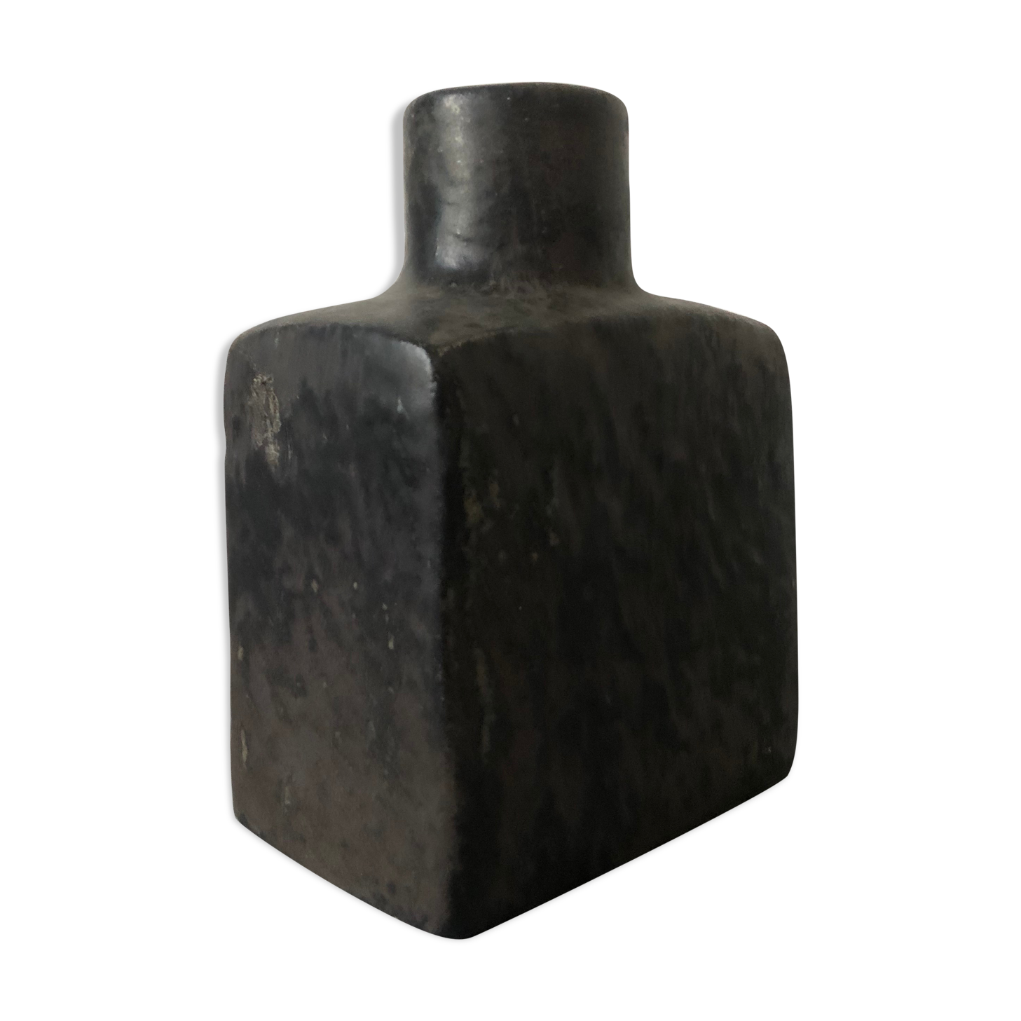 Art pottery of Mobach Holland Cubist vase in black enamelled sandstone