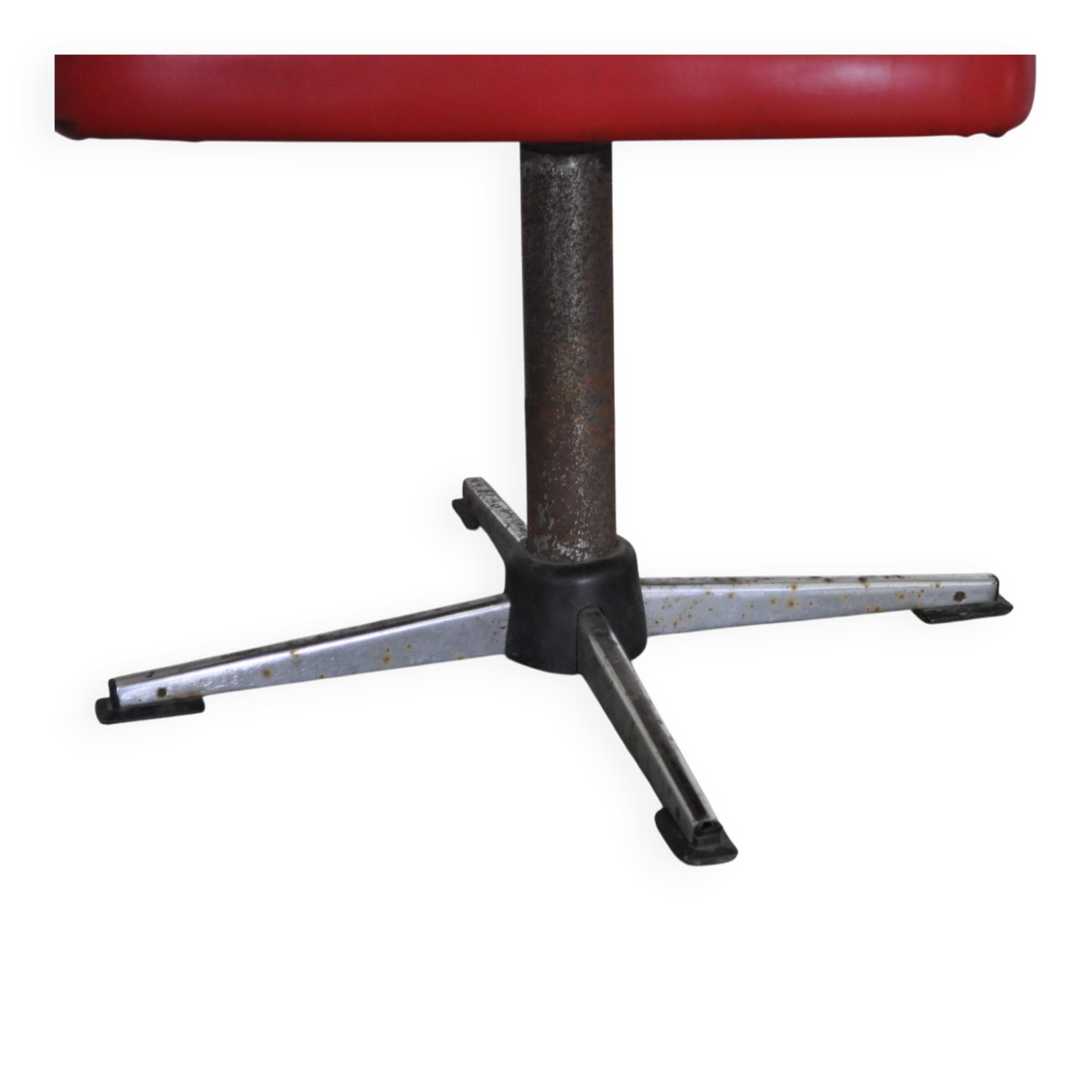 Chaise pivotante vintage skaï rouge et métal, années 50, style bureau industriel
