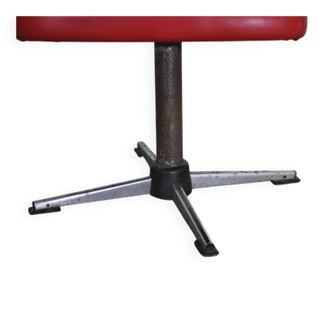 Vintage red faux leather swivel chair and metal, 1950s, industrial office style.