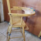 Chaise haute enfant en bois vintage