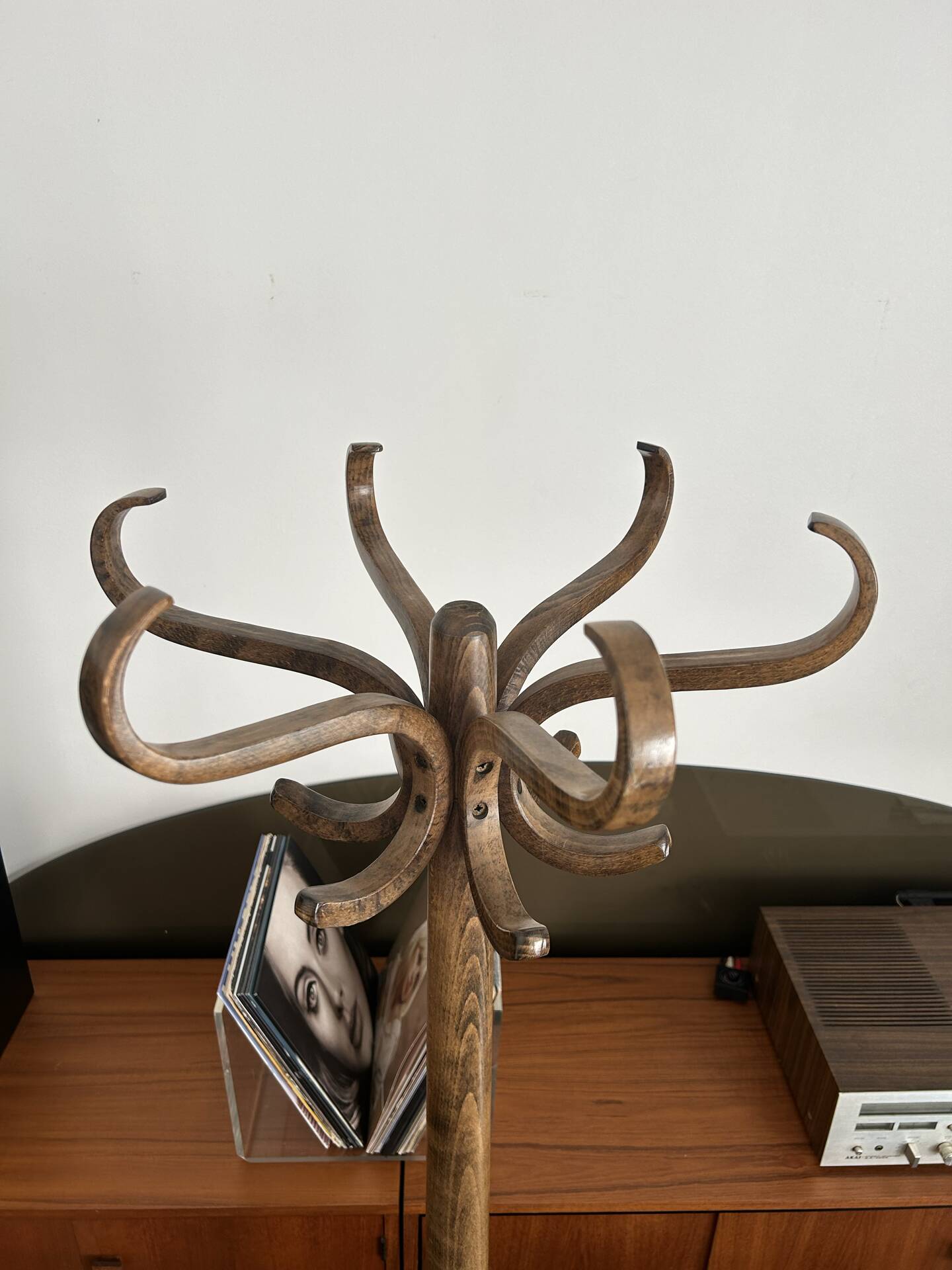 Baumann coat rack, swivelling parrot design from the 60s/70s in wood.