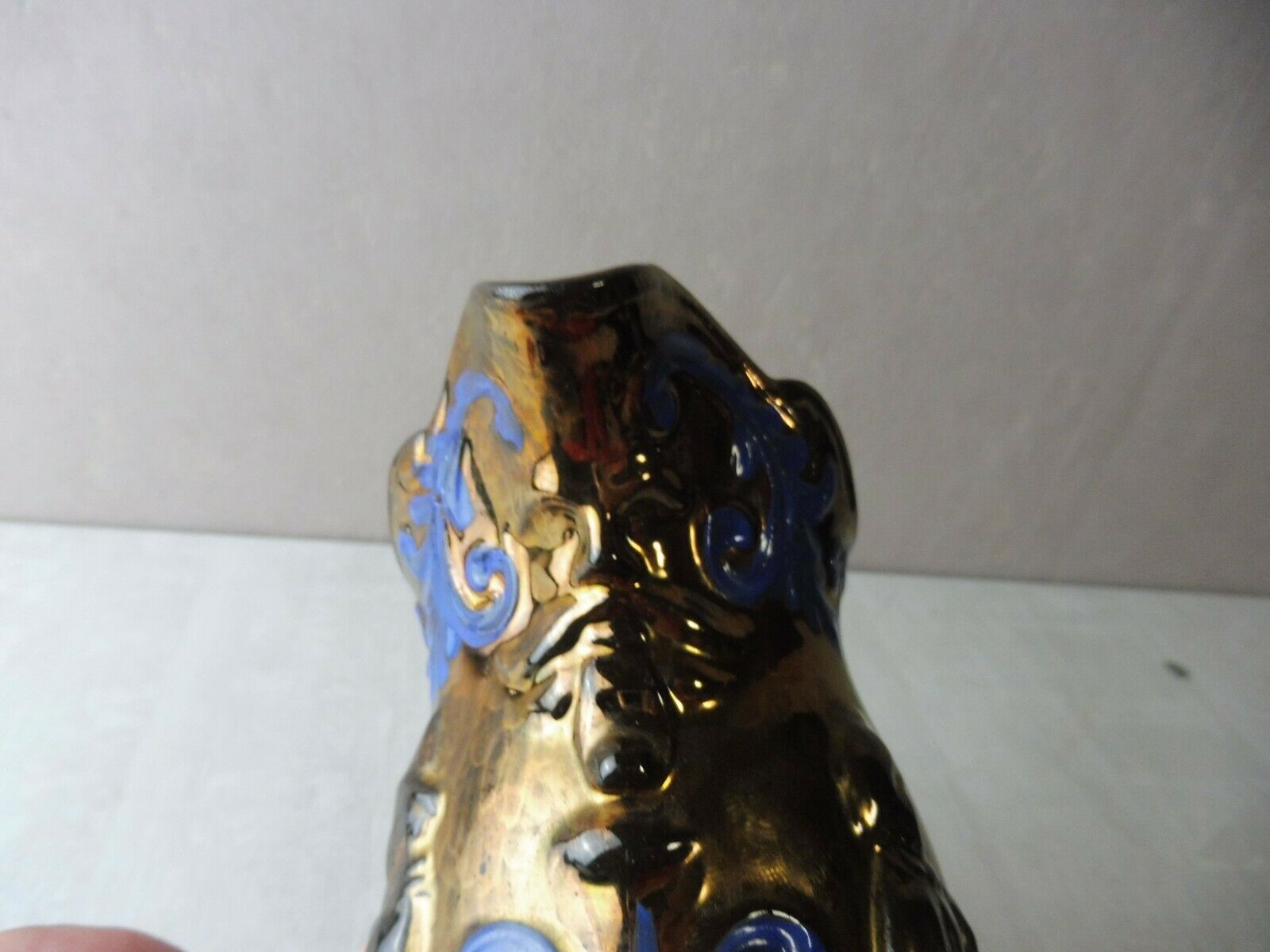 Decanter decoration relief, in jersey ceramic, nineteenth