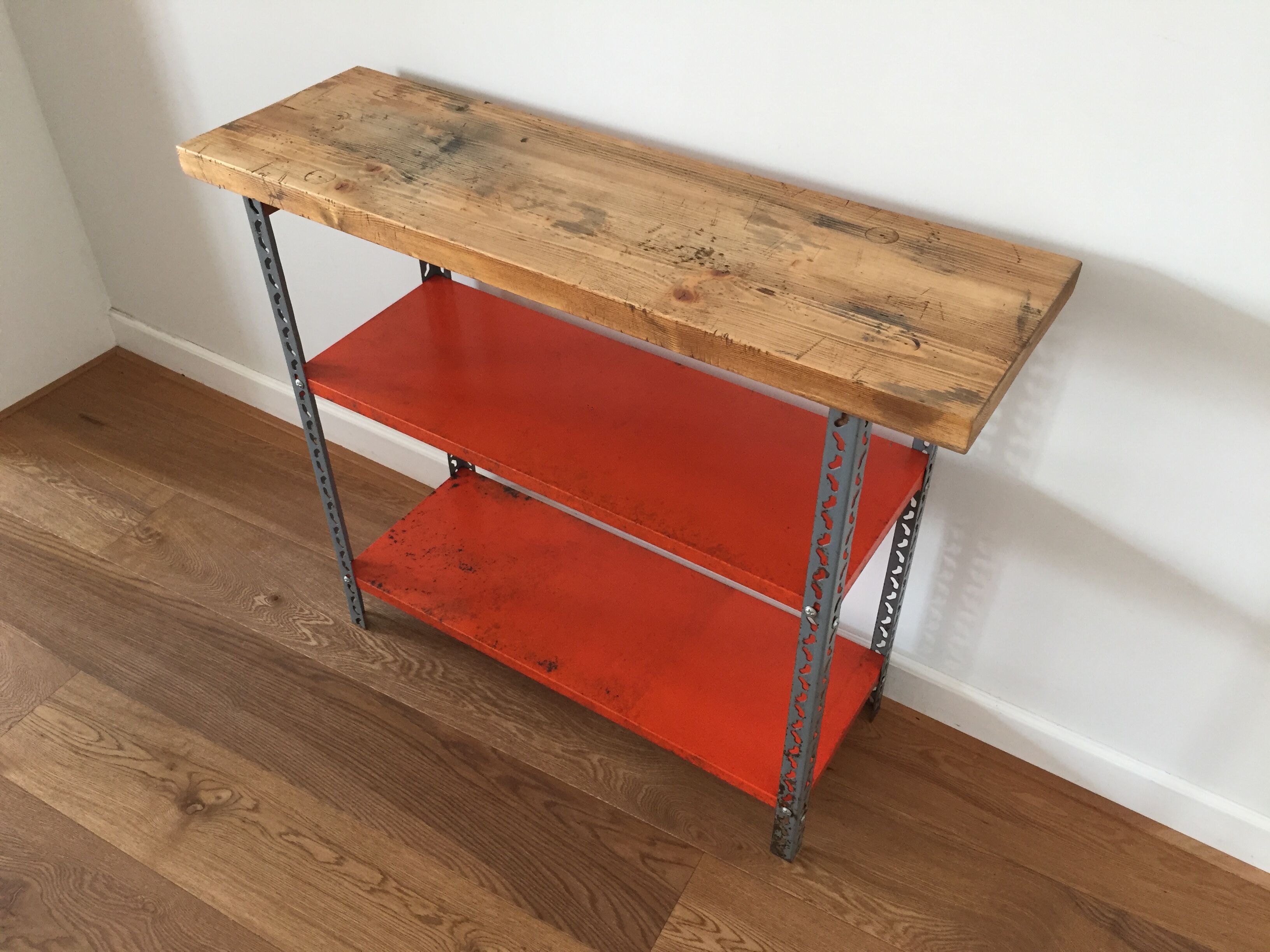 Console / industrial shelf
