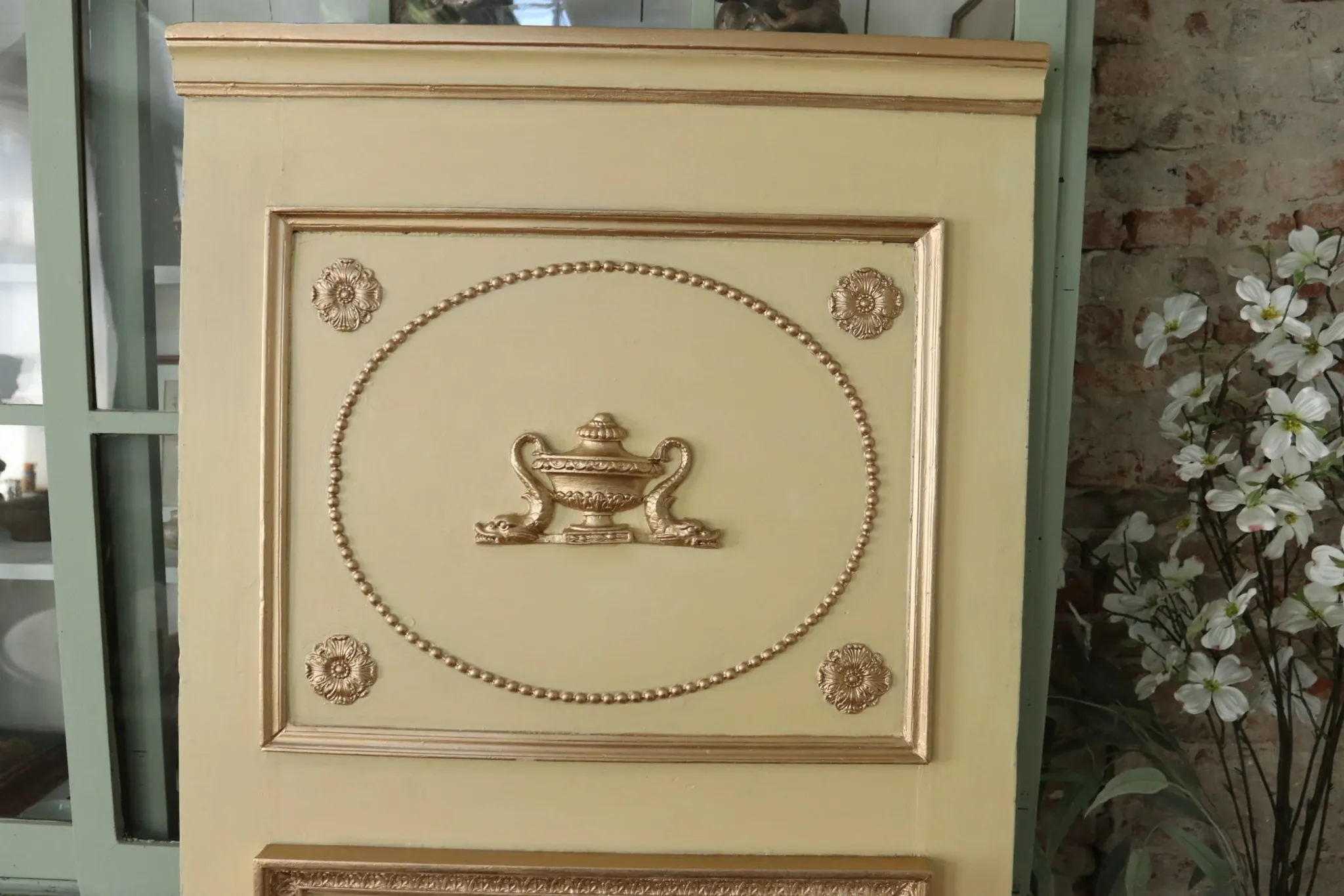 Louis XVI-style trumeau mirror with urn and dolphins – painted and gilded