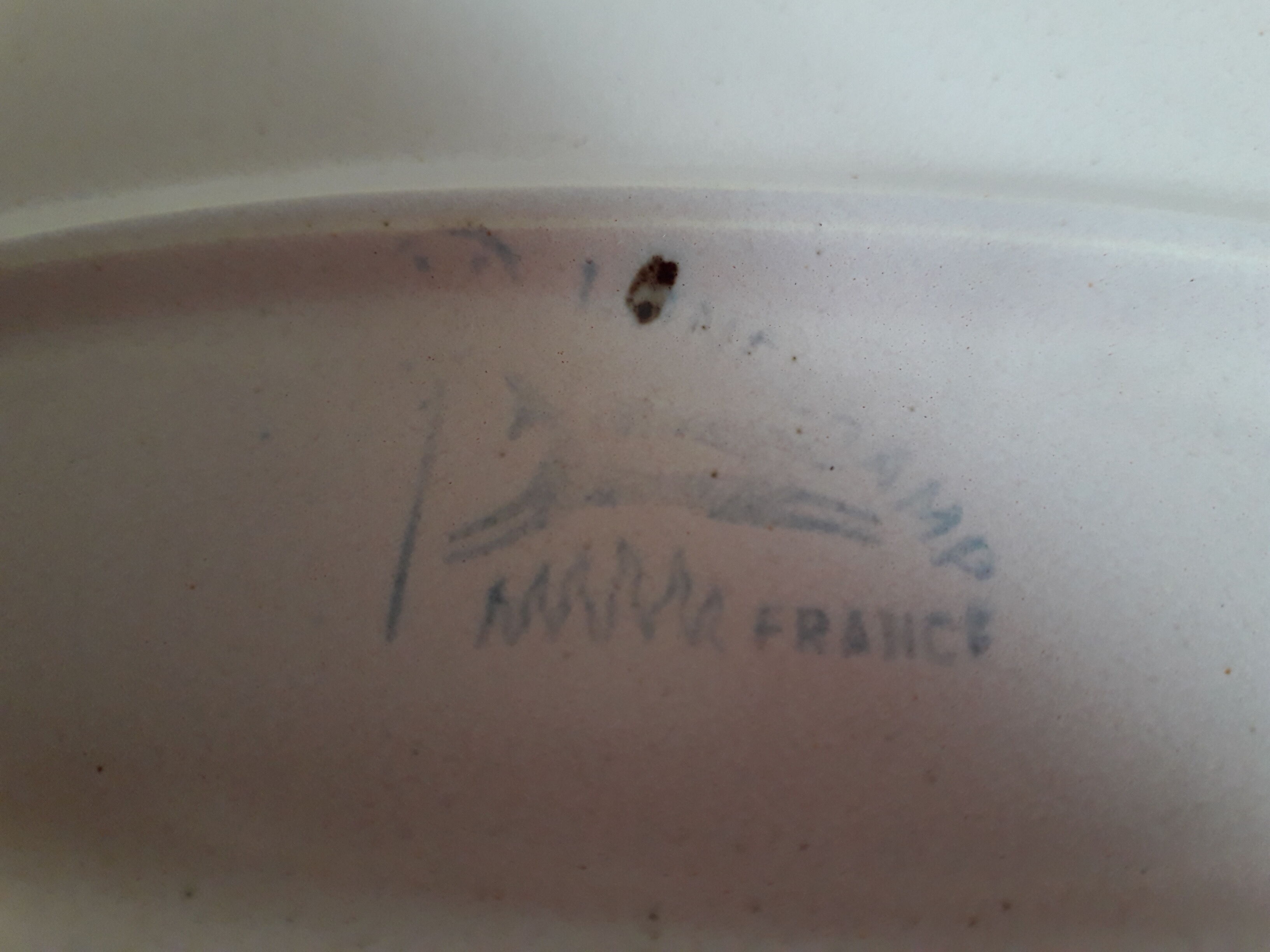 Longchamp sandstone dish with 70s rooster decorations