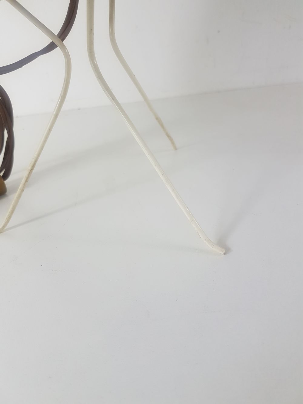 Tripod lamp 60s