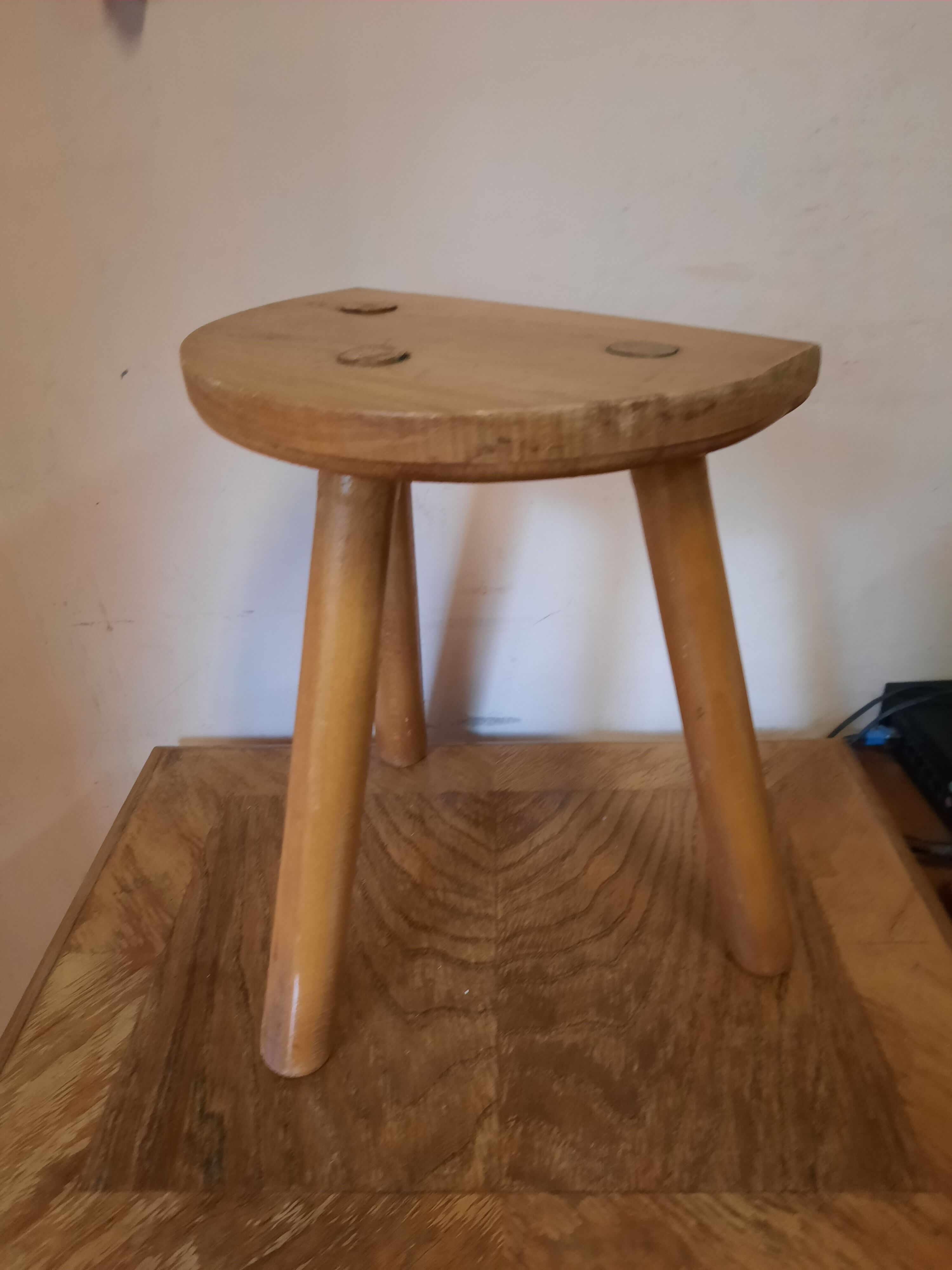 Tabouret tripode