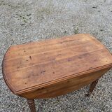 Antique round table with 2 flaps