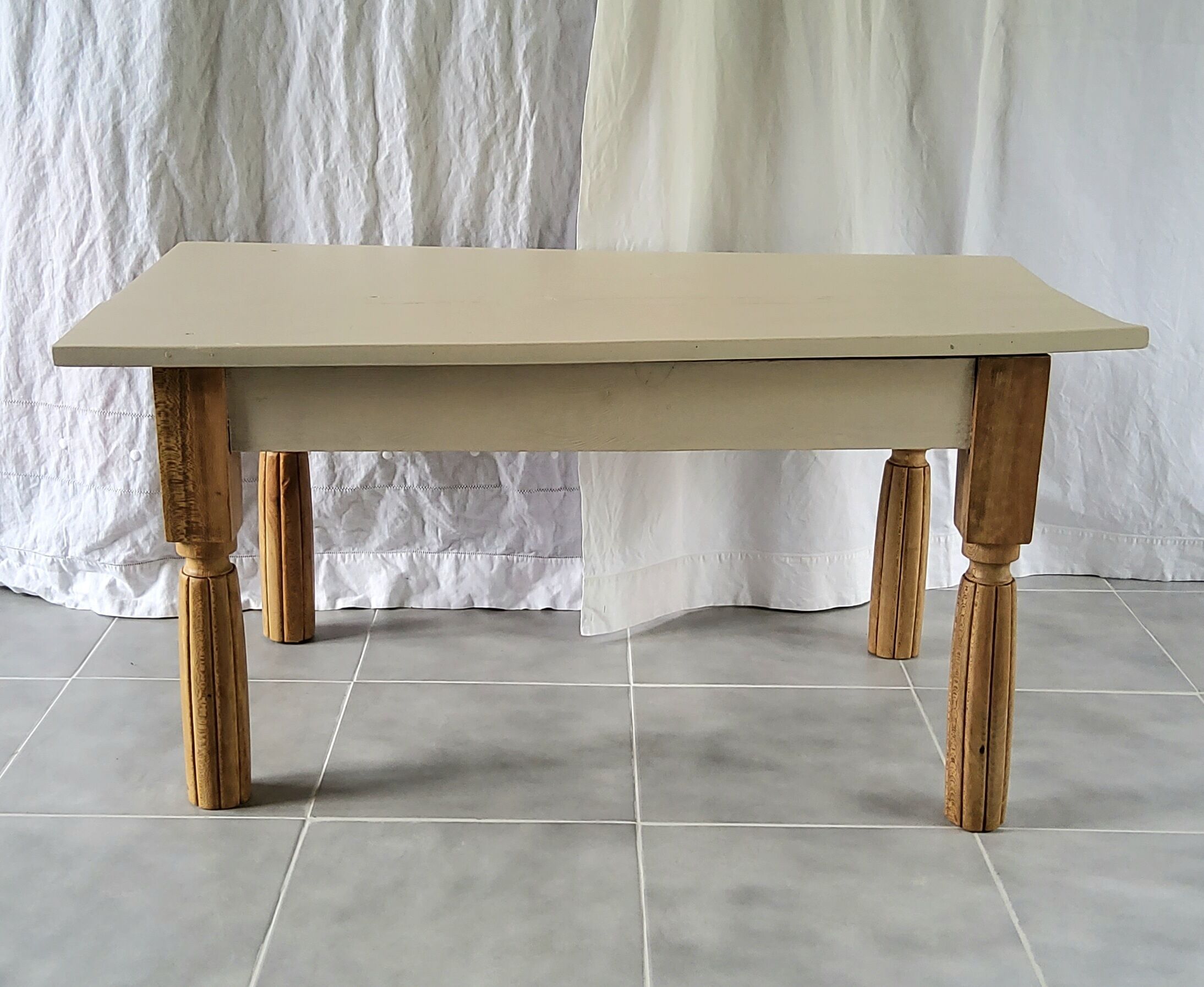 Farm table