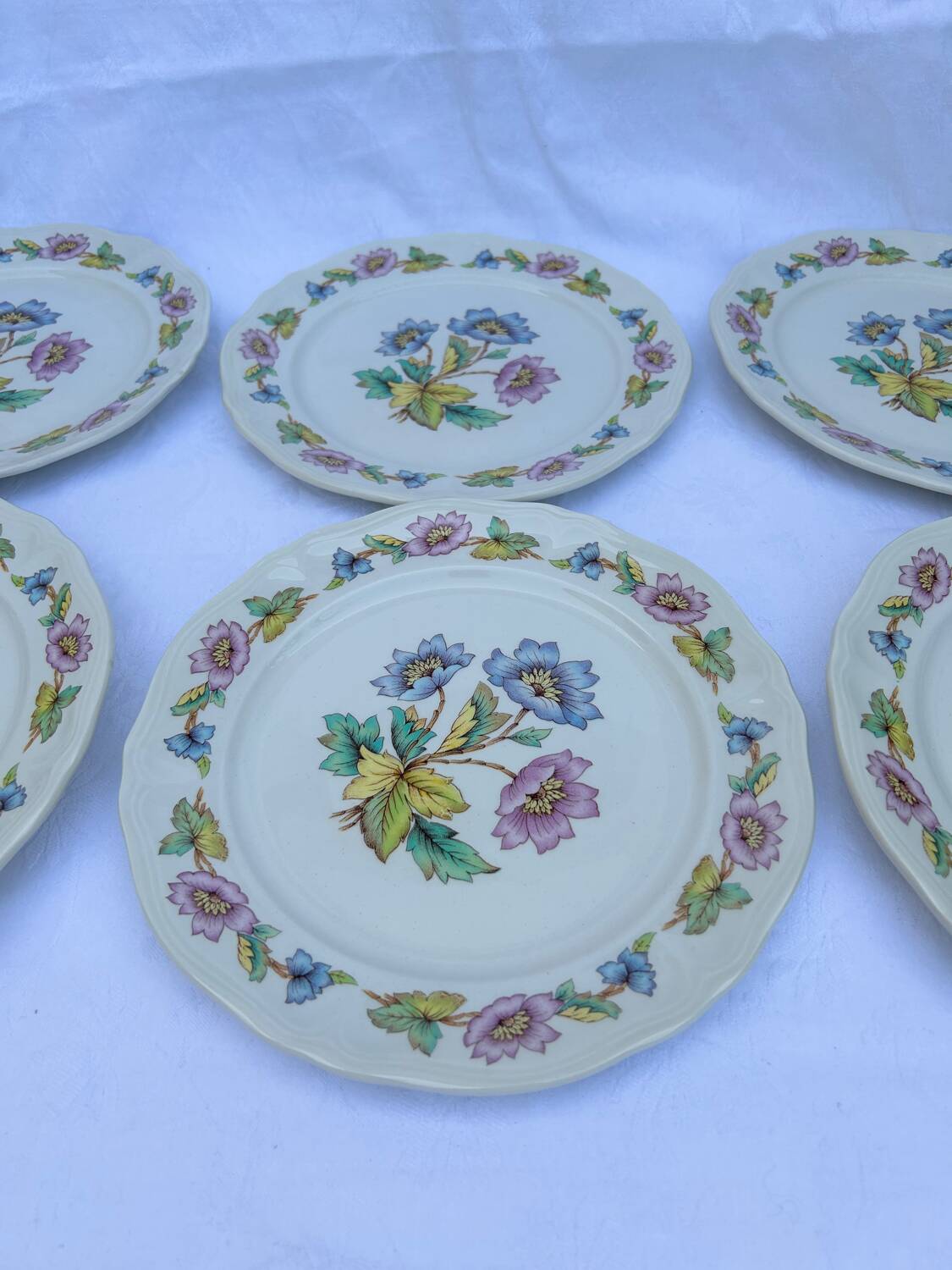 Set of 6 Moulins des Loups flat plates