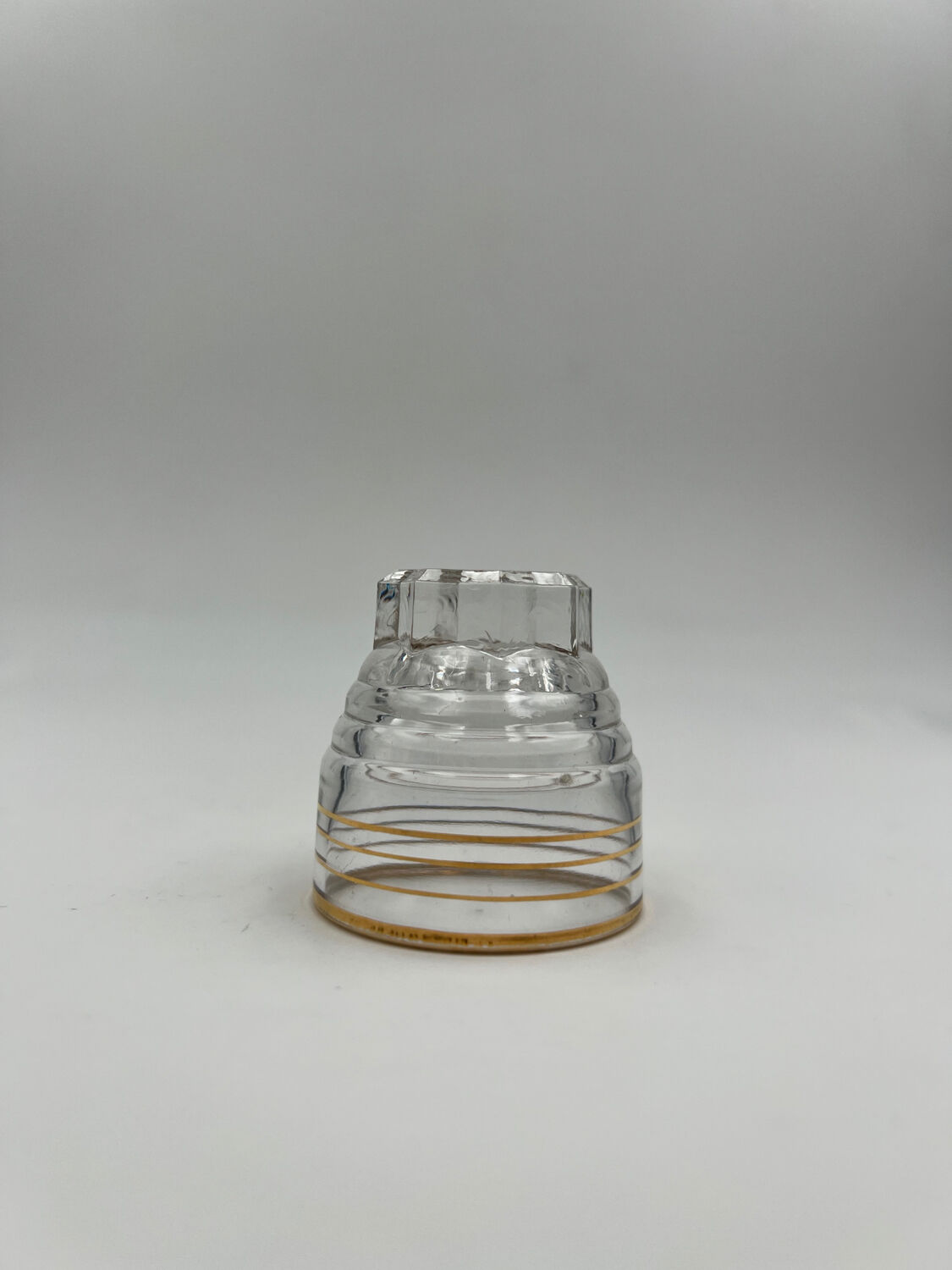 Golden liquor service