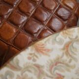 Mid-20th century pouf / ottoman cube in patinated brown leather, 1960s.