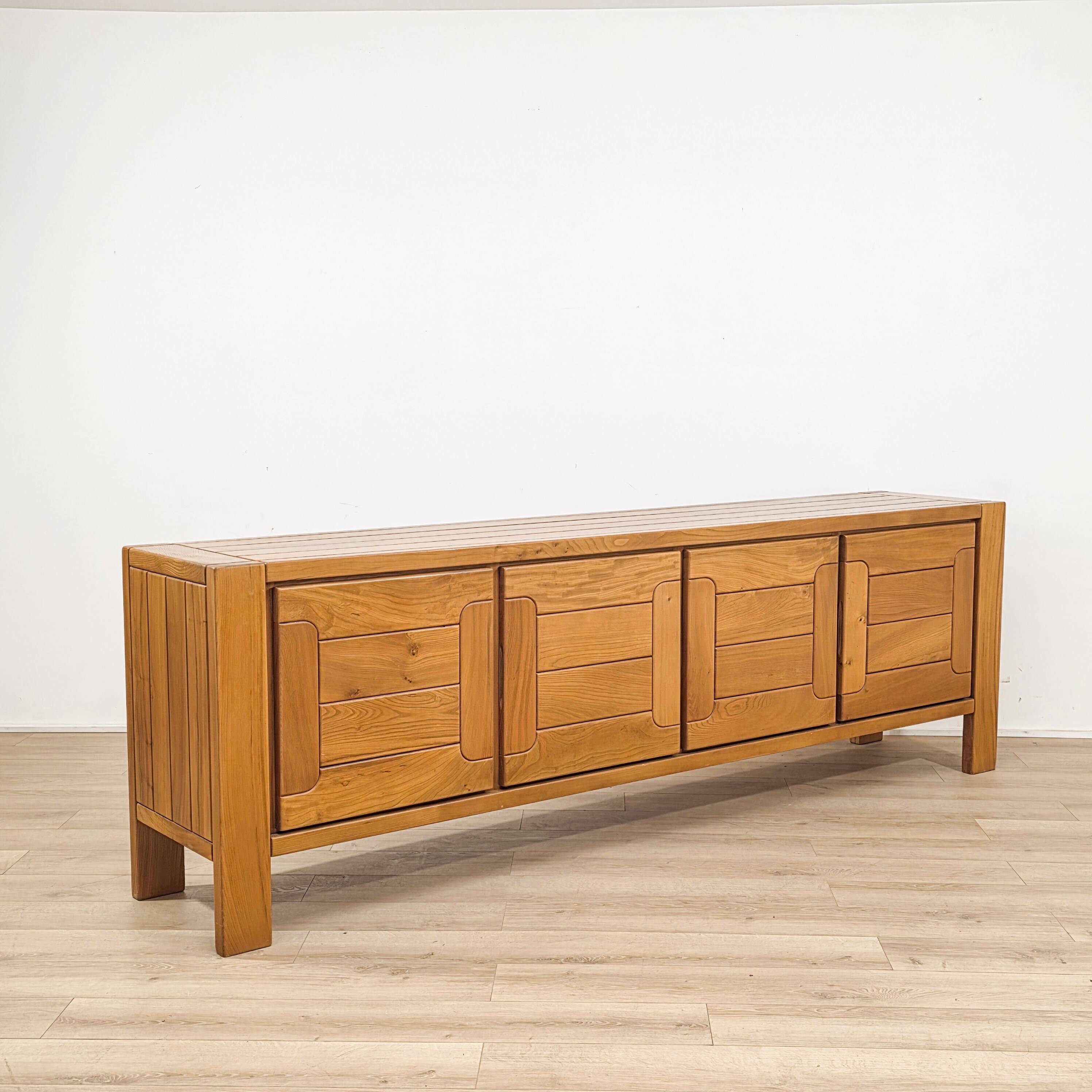 Buffet design Maison Regain en orme massif – des années 1970